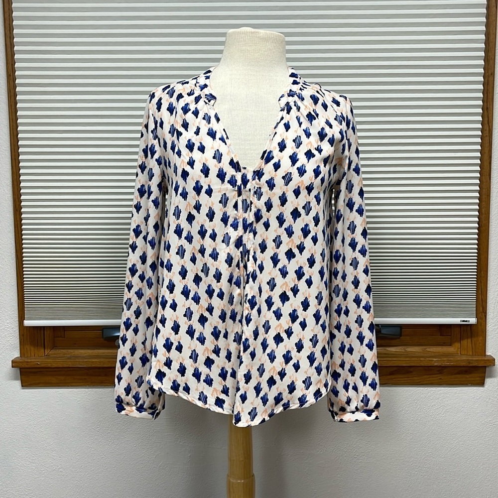 ASTR White Blue Coral Printed V-Neck Long Sleeve Blouse Size Small
